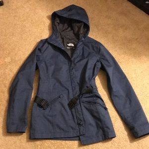 North face womens hooded raincoat w waist strap Great condition